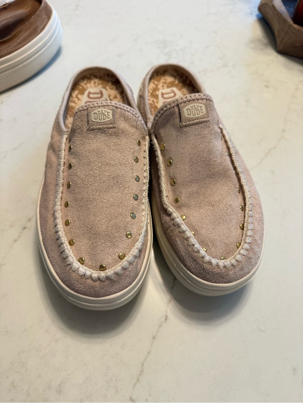Hey Dude women’s Slip-On Suede Austin - Western Lift  in Blush Pink
